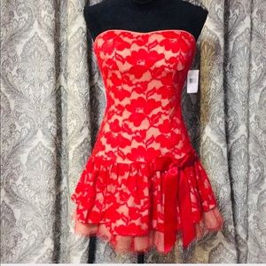 VALENTINE’S DAY PICK❤️ Strapless lace red strapless dress
